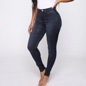 NWT Eva Super Soft Curvy Skinny Jean